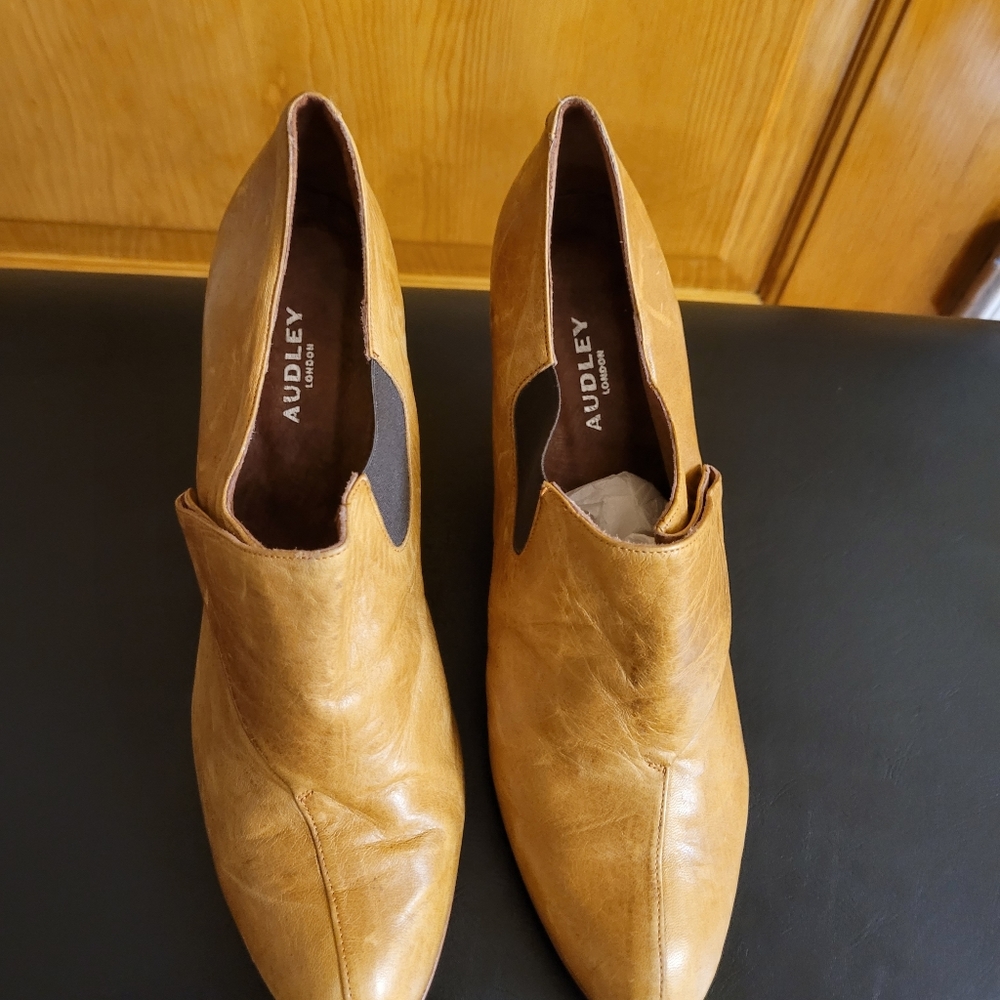 Shoes - Picture 2 of 10
